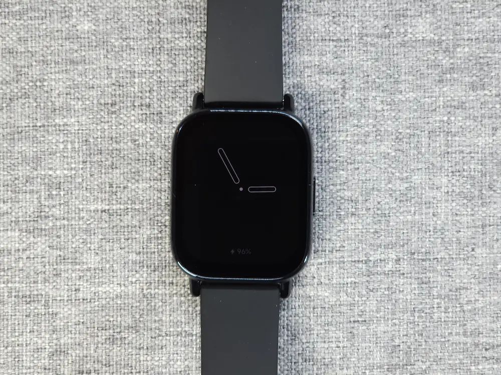 Redmi Watch 5 Liteの正面デザイン（1.96インチ有機ELディスプレイ）