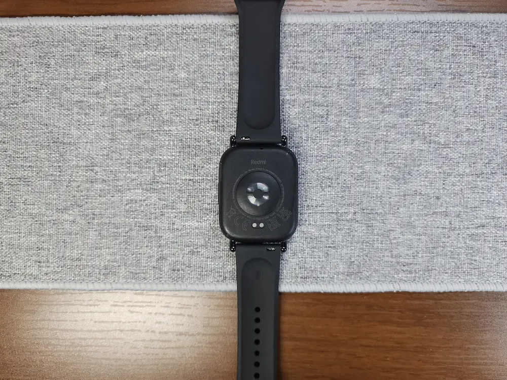 Redmi Watch 5 Liteの裏面（心拍センサー・マイク穴）