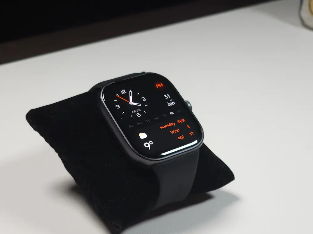 Redmi Watch 5の外観（エッジディスプレイ・アルミフレーム・ステンレスクラウン）