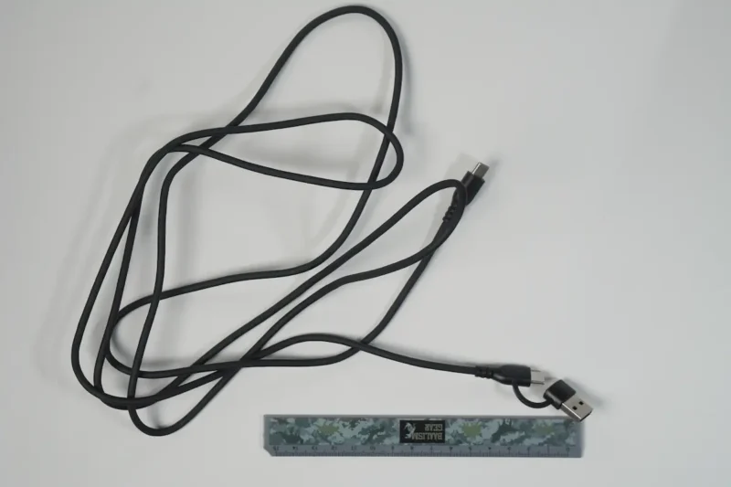 付属品 : USBケーブル
