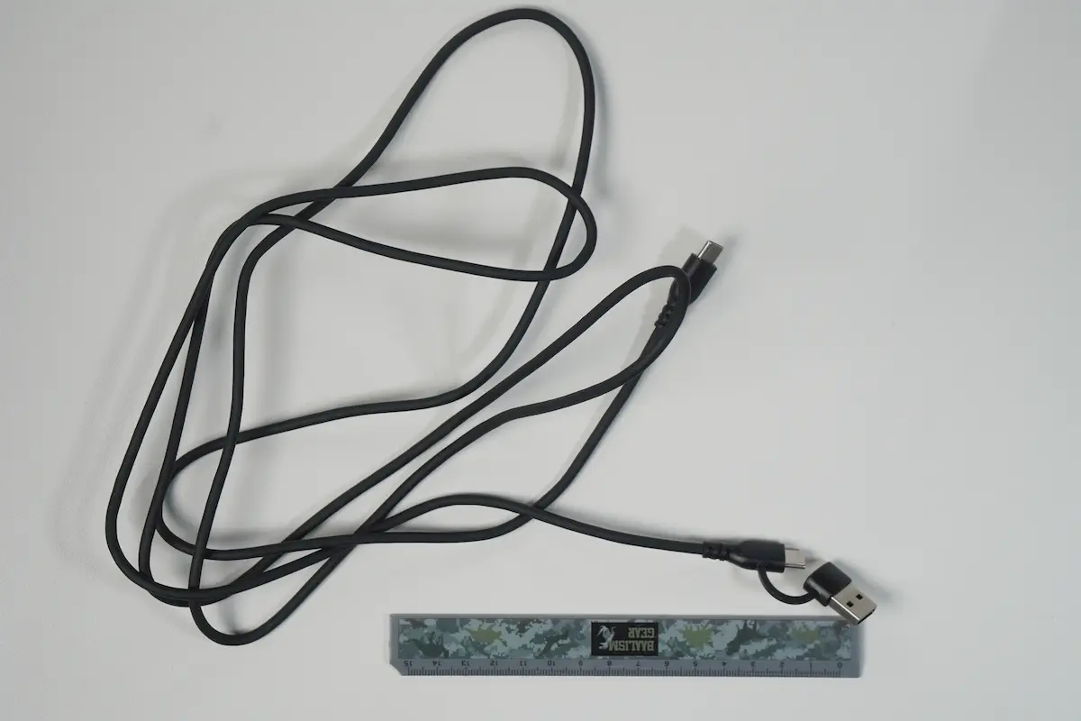 付属品 : USBケーブル