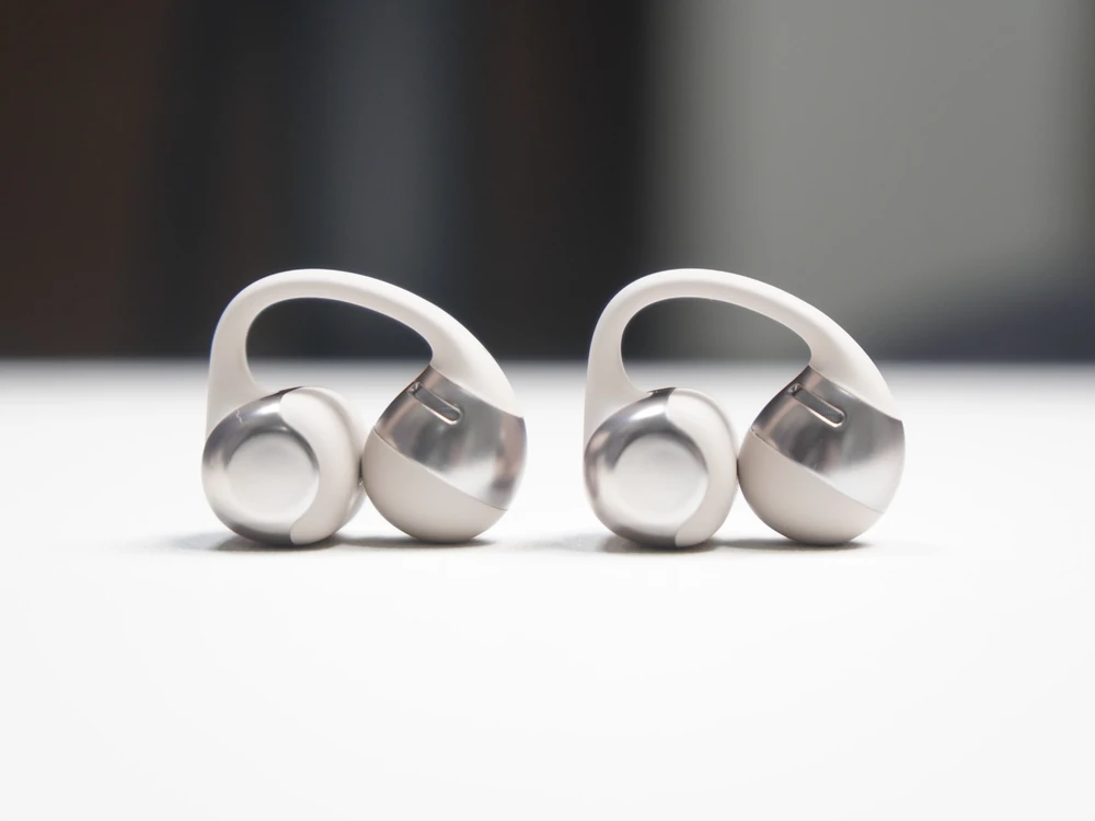 Shokz OpenDots ONEの本体外観(アーチ形状)