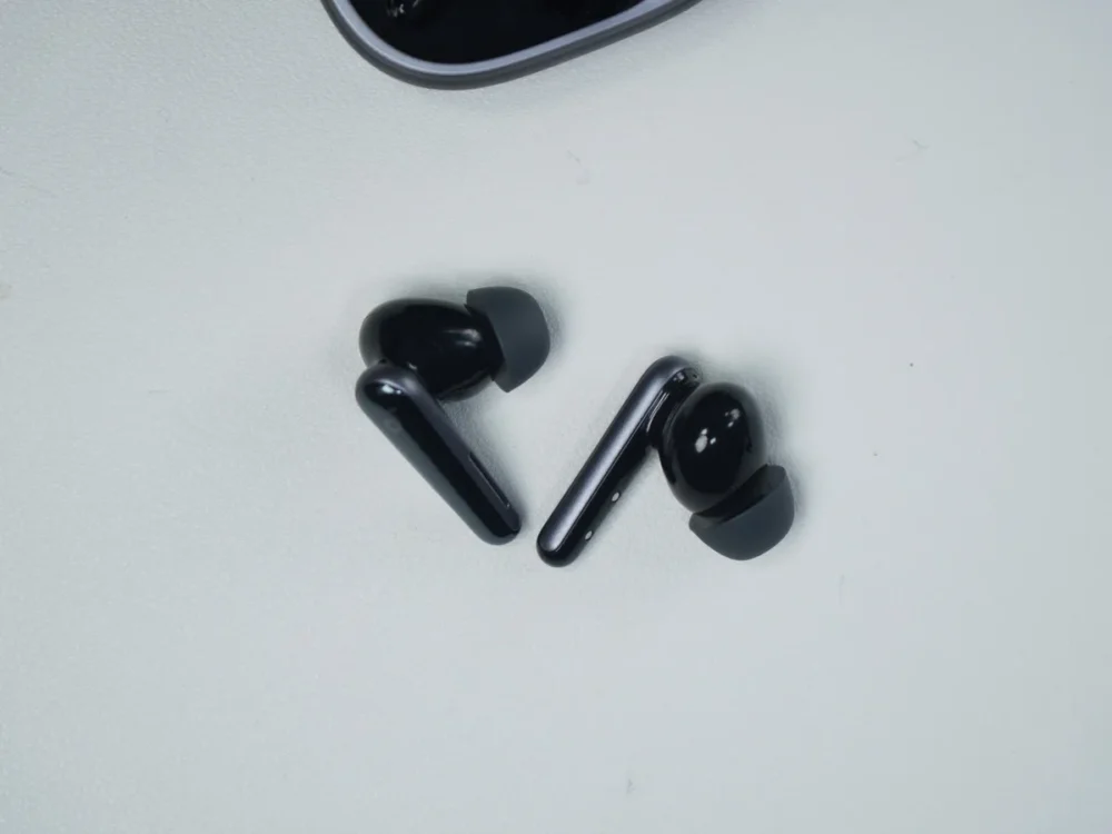 外観ｰイヤホンｰ斜め