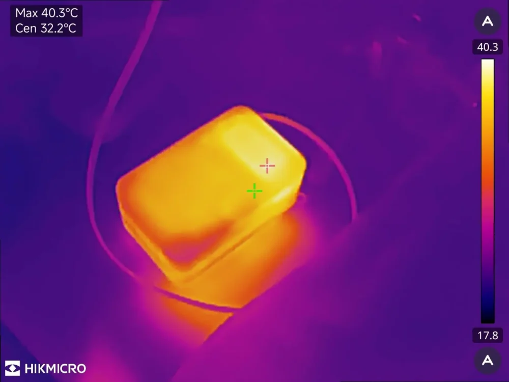 端末を充電した際の30分後の表面温度