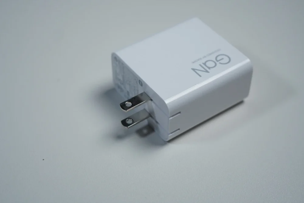 Xiaomi 90W充電器のプラグは折りたたみ式