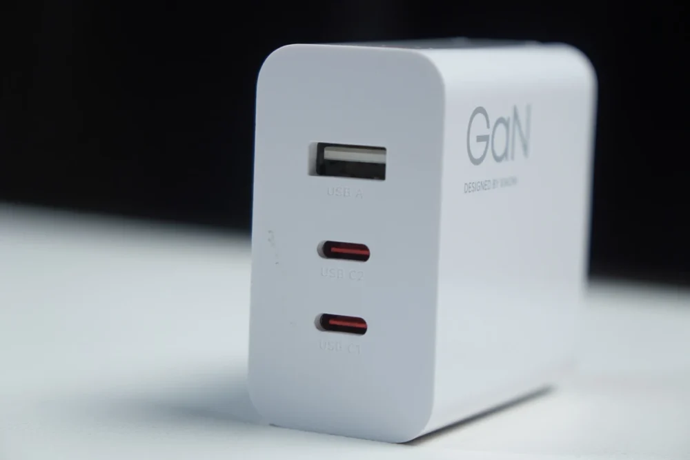 Xiaomi 90W充電器のポートはType-Cが2個とTypeーAが1個