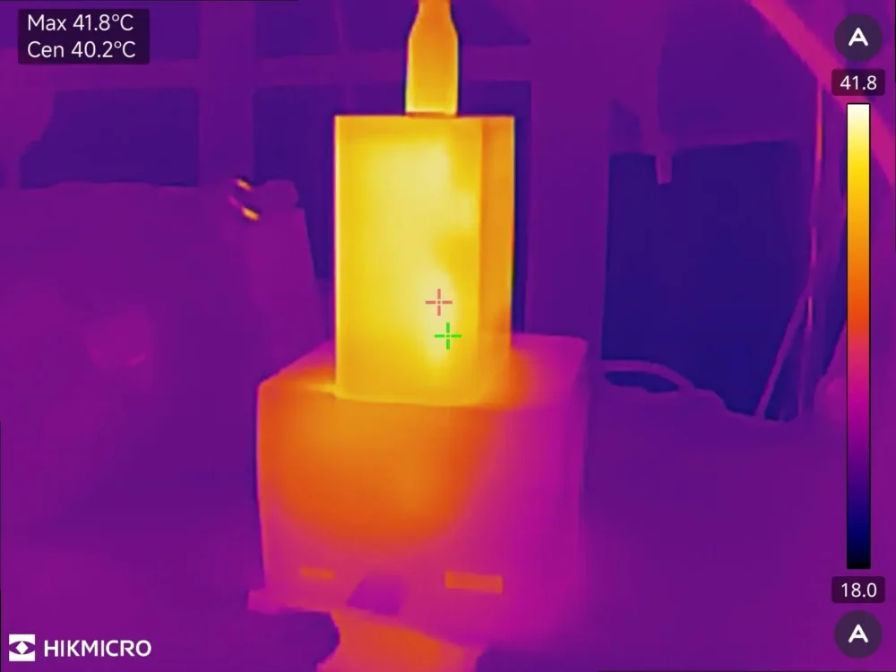 Galaxy S22 Ultraを充電した際の開始30分後の表面温度