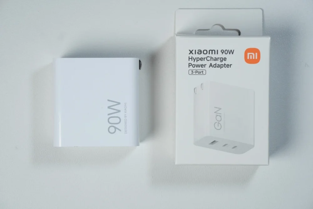 Xiaomi 90W充電器の内容物