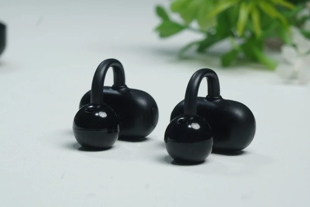 TRUEFREE Clip C10のイヤホン本体の画像。素材を強調