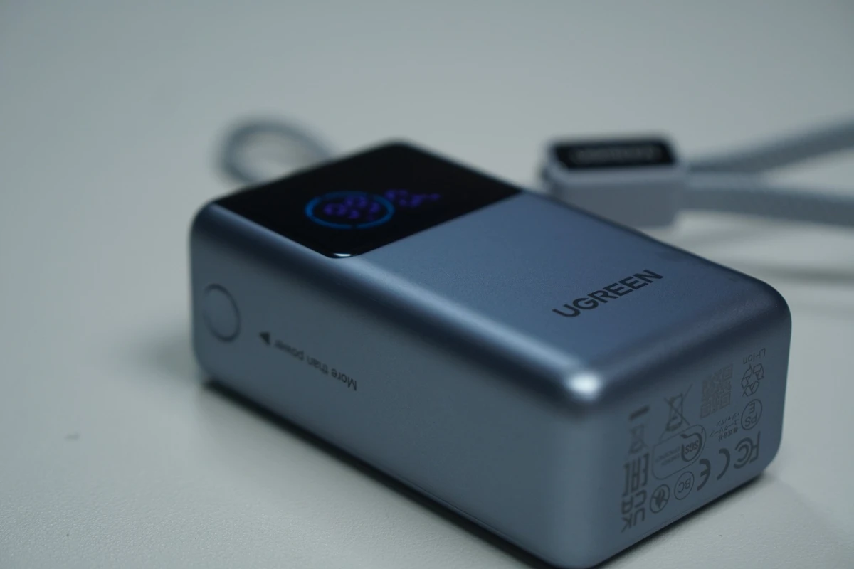 UGREEN PB727の外観 斜め