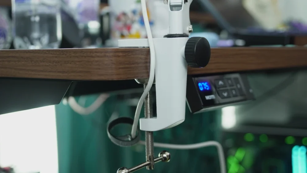 アームのクランプ部分