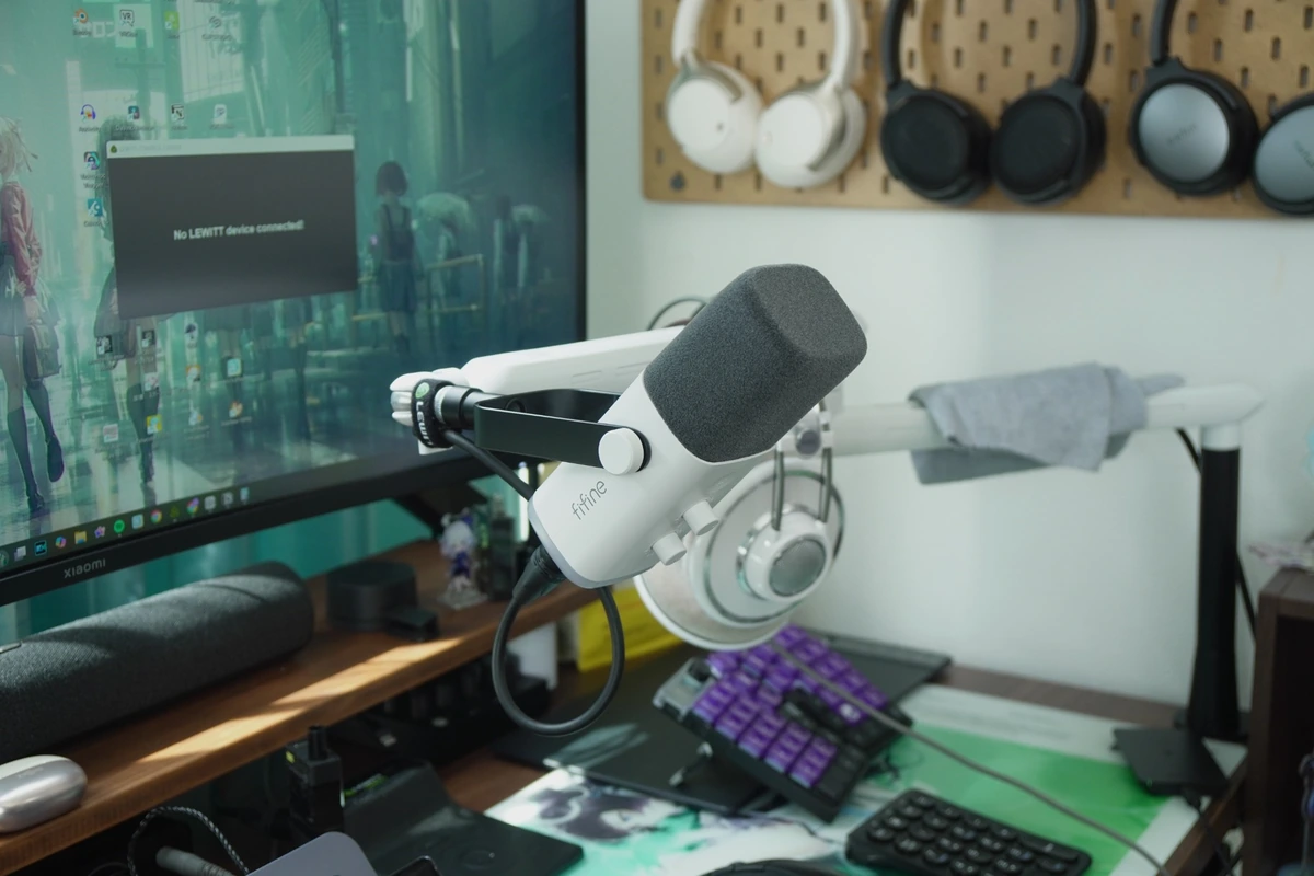 FIFINE AM8をアームに取り付け