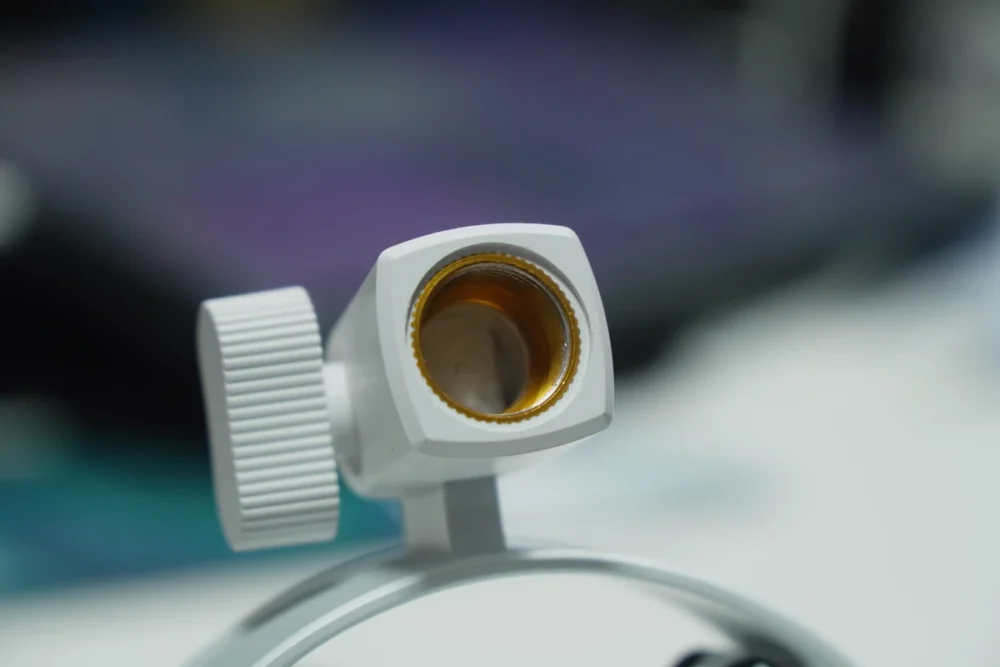 FIFINE K688のネジ部分