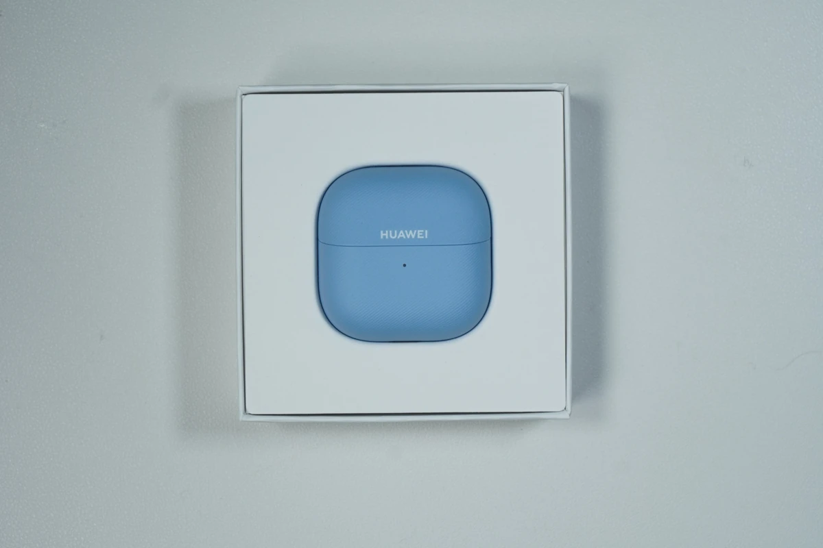 HUAWEI FreeClip 2の化粧箱