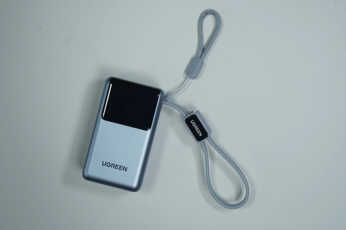 UGREEN PB727のストラップを装着