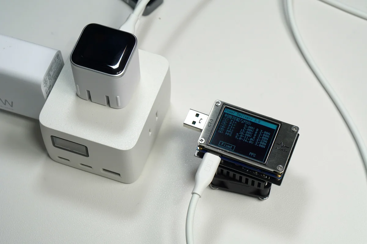 CIO電源タップに接続したAnker Nano ChargerとUSBテスターの計測環境