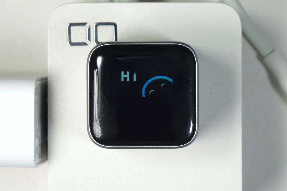 Anker Nano Chargerの待機画面、キャラクターアイコン表示