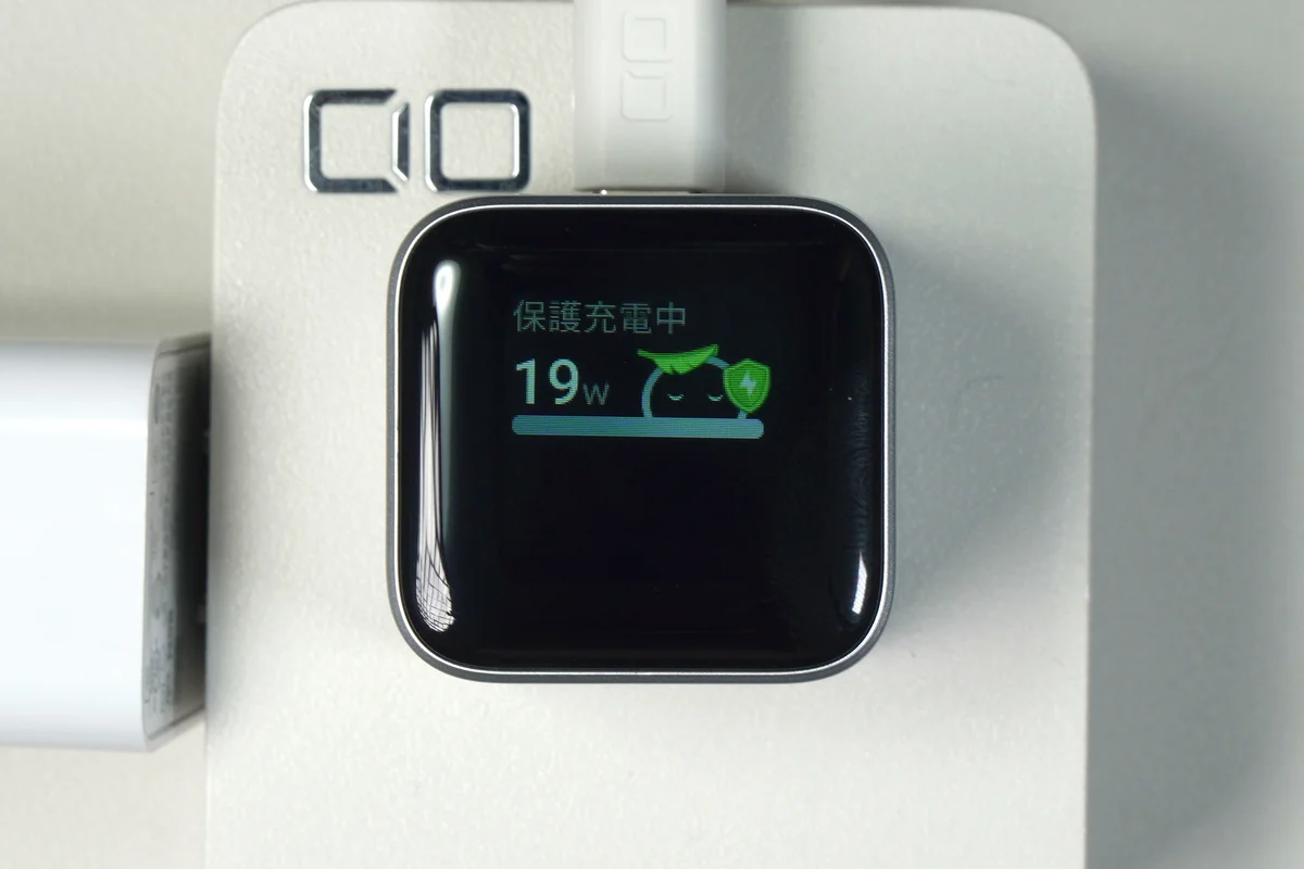 Anker Nano Chargerの保護充電モードで19W出力中のディスプレイ表示