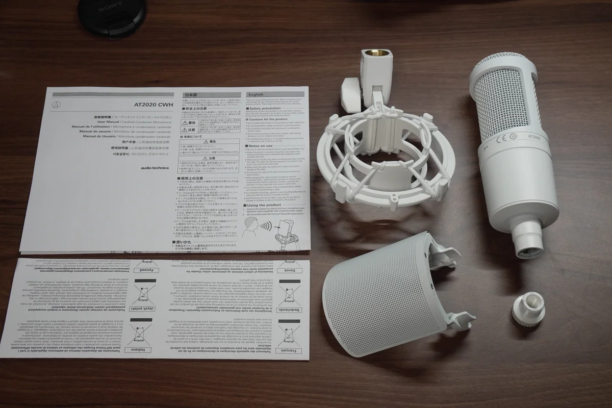 audio-technica AT2020 CWHの開封内容物一式（マイク本体、ショックマウント、ポーチ、取扱説明書）