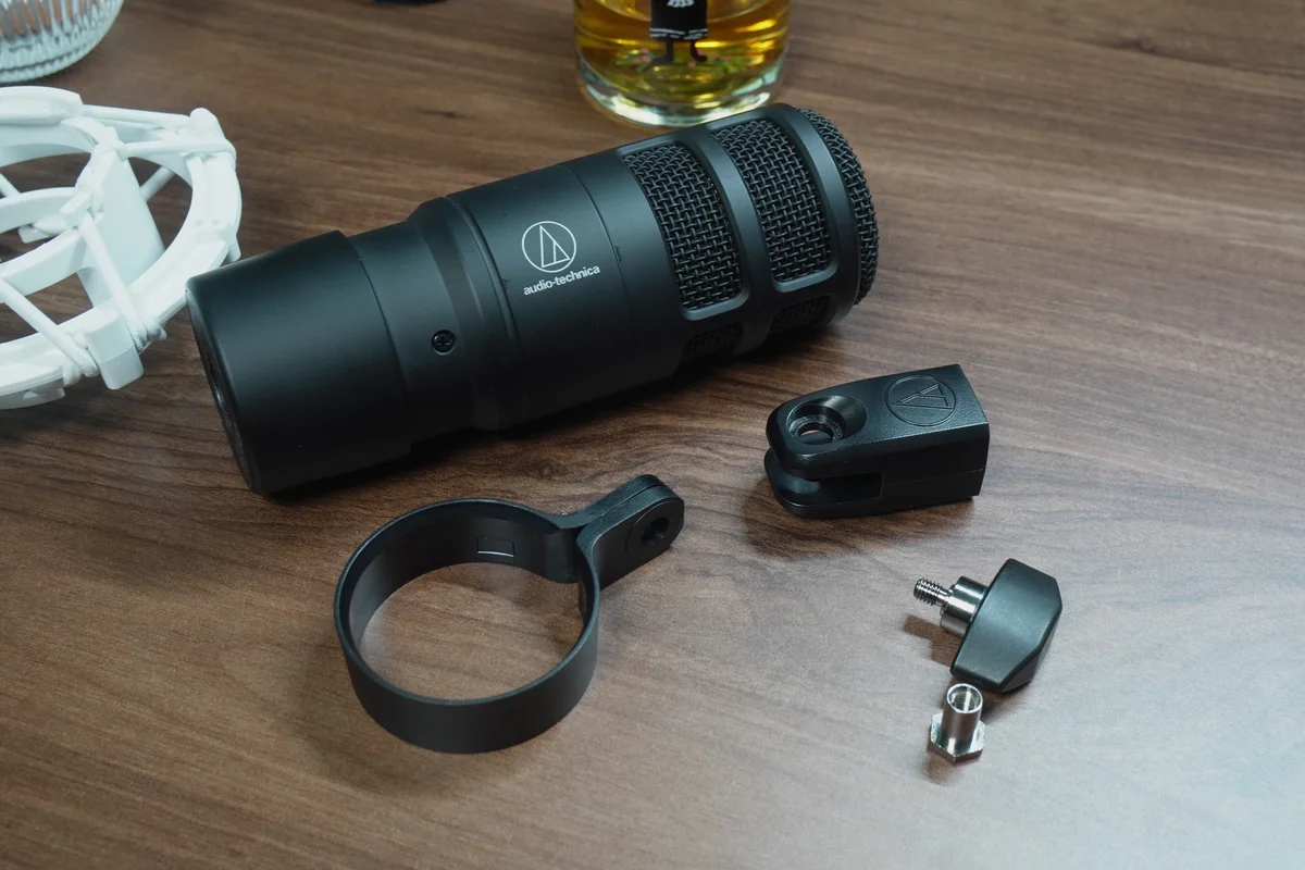 AT2040本体とスタンドマウント関連の各種パーツ一式