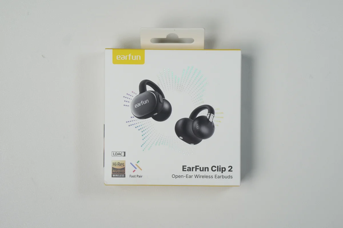 EarFun Clip 2 オープンイヤー型ワイヤレスイヤホンの外箱パッケージ正面（LDAC・Hi-Res Audio Wireless対応表記入り）