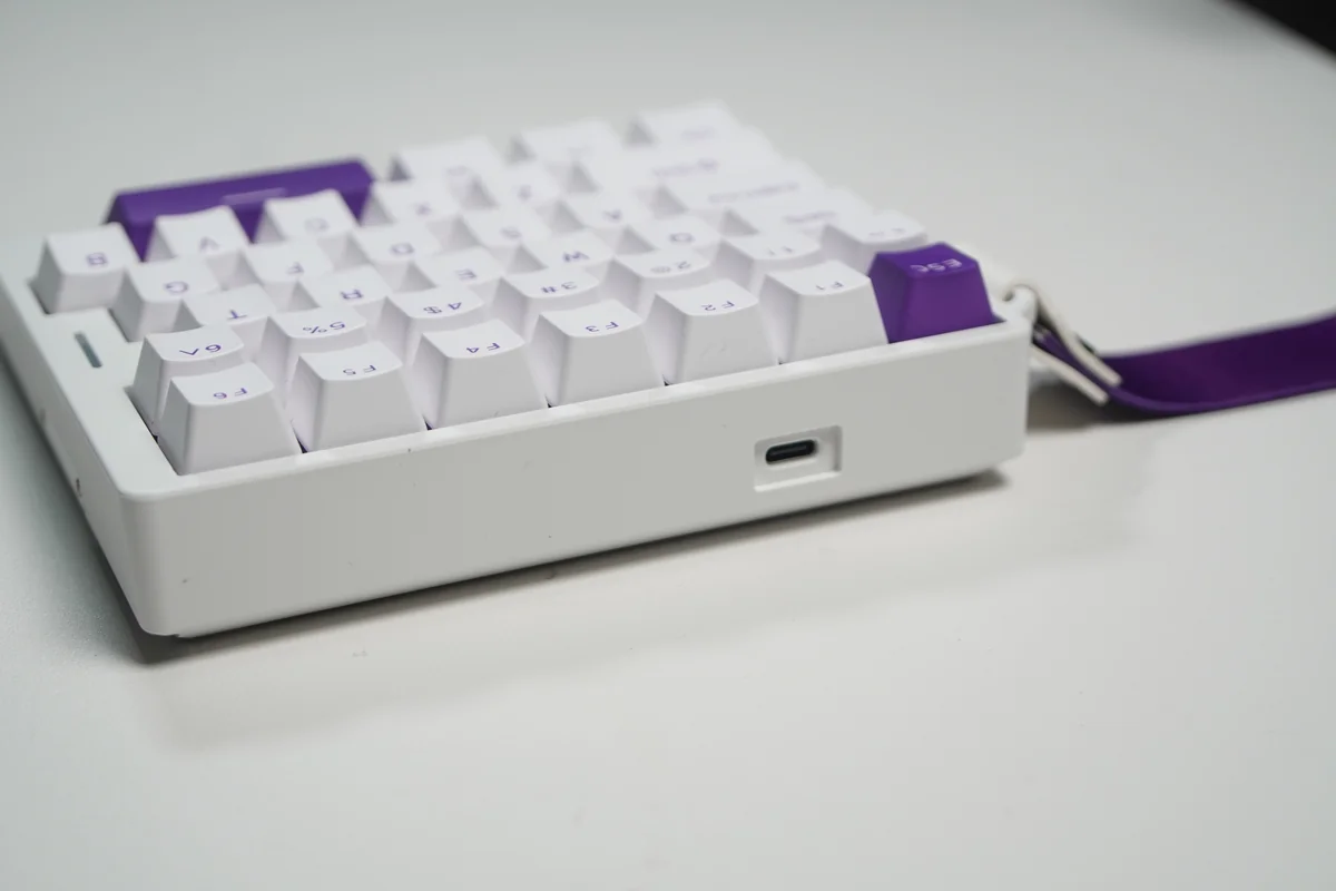 EPOMAKER HE30背面のUSB Type-C接続ポート