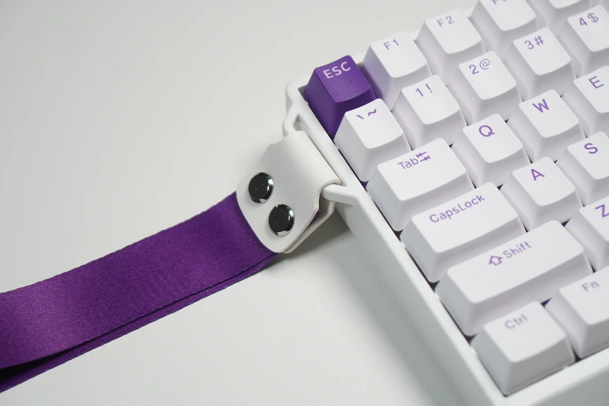 EPOMAKER HE30のストラップ取り付け部分の拡大
