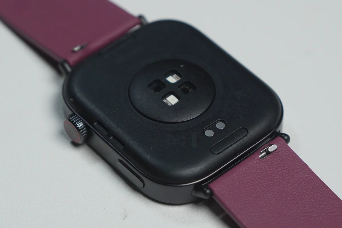Redmi Watch 6の背面に搭載された光学式心拍センサー