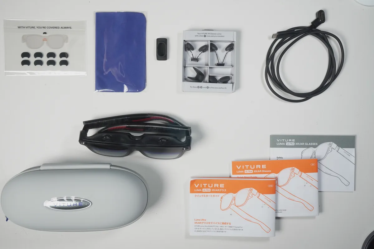 VITURE Luma Ultraの同梱物一式。鼻パッド・メガネ拭き・専用ケーブル・クイックスタートガイドなど