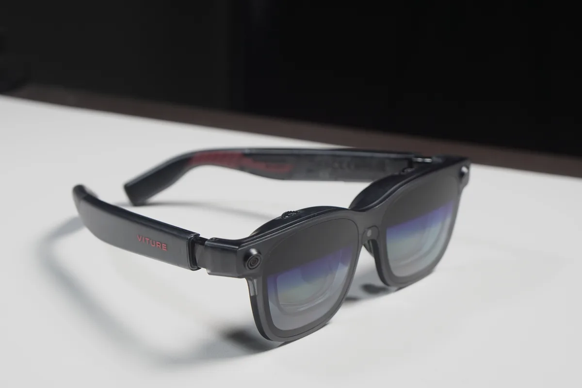 VITURE Luma Ultra本体を斜め前から見た外観