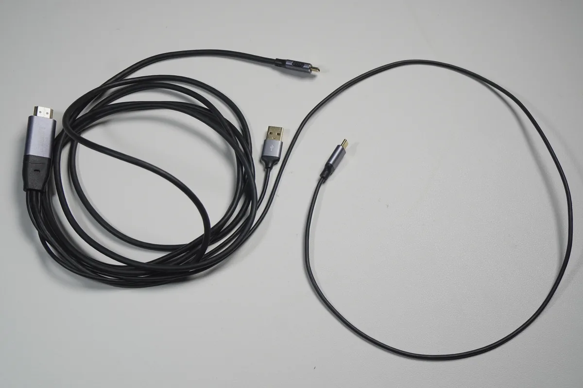 USB-Cがオスになっている変換ケーブル