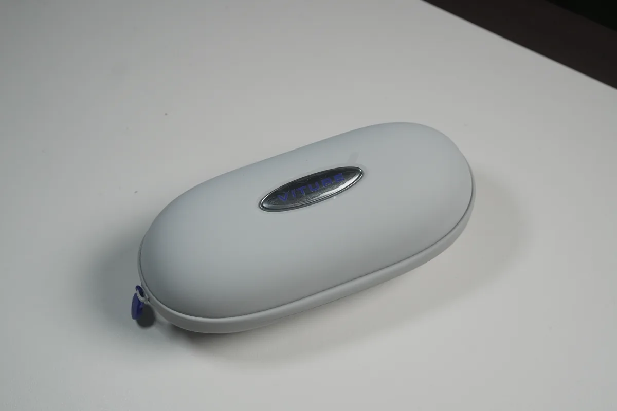VITURE Luma Ultra付属のハードケース外観