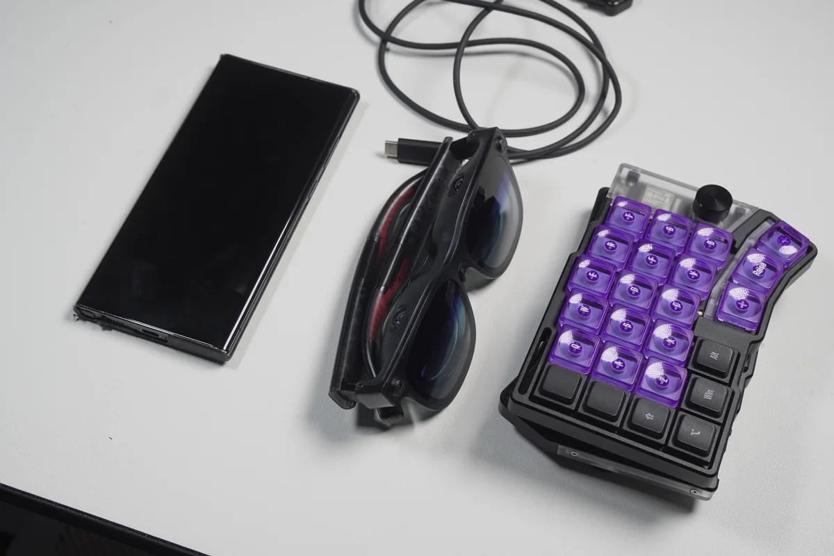 スマホ・Luma Ultra・左手キーボードを組み合わせた携帯作業環境