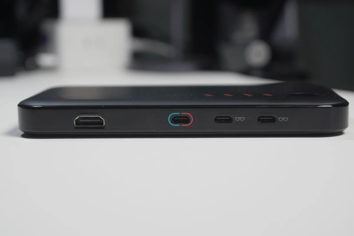 VITURE Pro モバイルドックのポート。HDMI入力とUSB-C計3ポート
