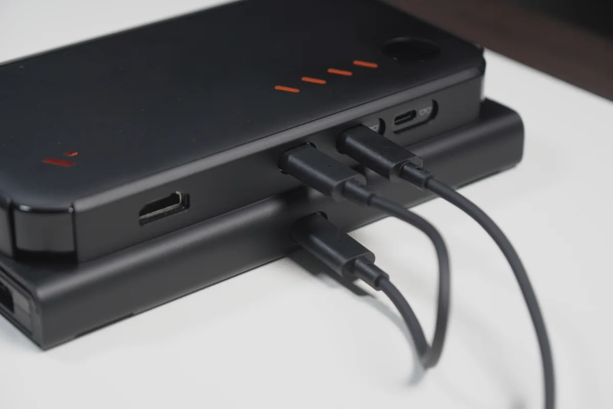 SwitchとVITUREモバイルドックをケーブル接続した状態