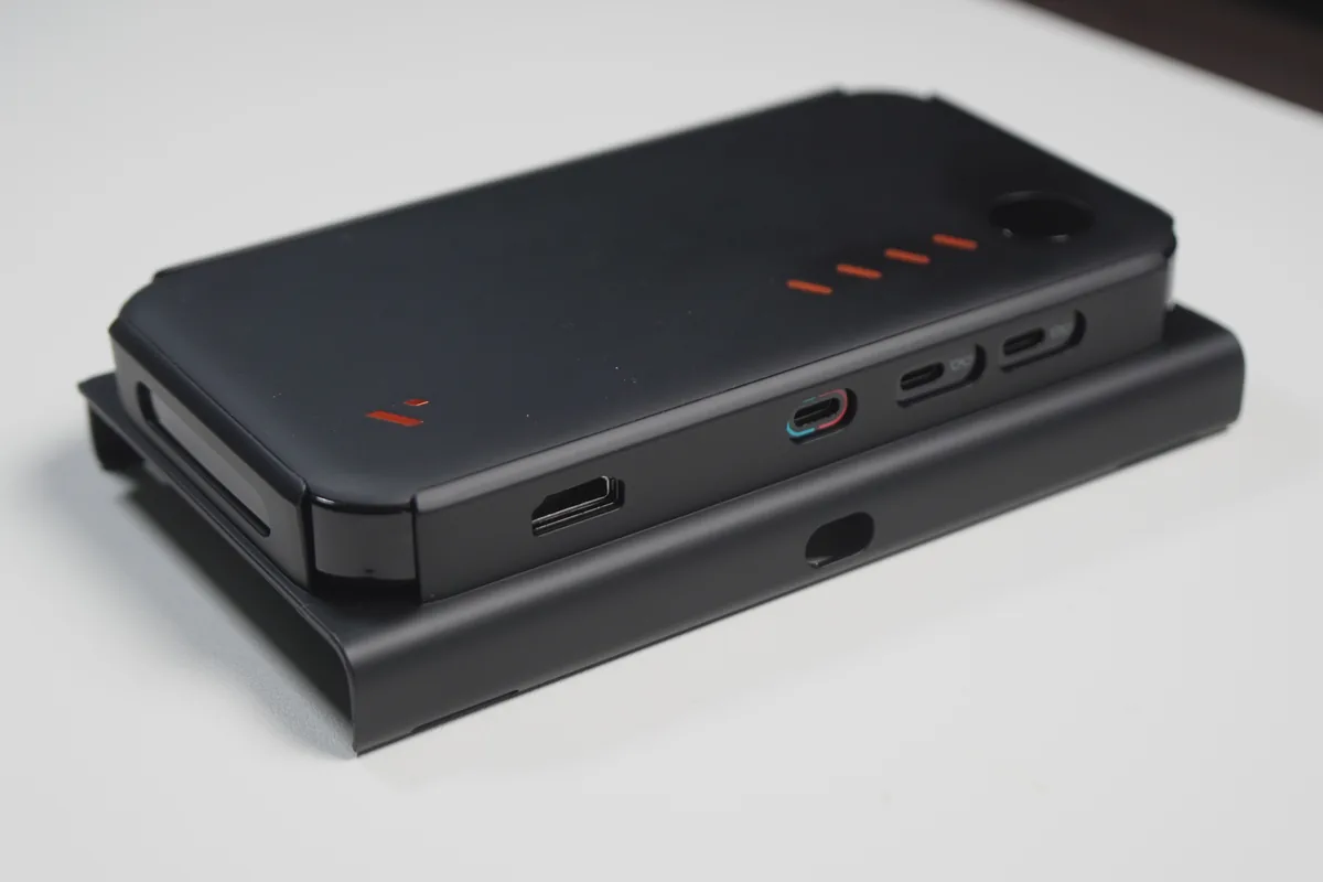 VITURE Pro モバイルドックとSwitchをドックカバーで合体させた様子
