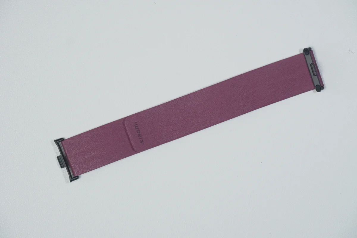 Xiaomi Smart Band 10 Proのパープルレザーバンド