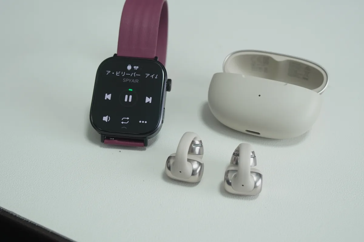 Redmi Watch 6とShokz OpenDots ONEを接続して使用してる様子