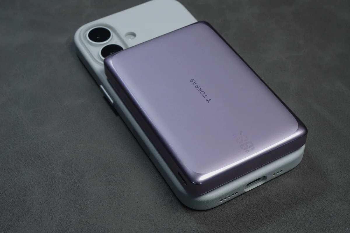 TORRAS MiniMag Proをスマホに装着しクローズアップした写真