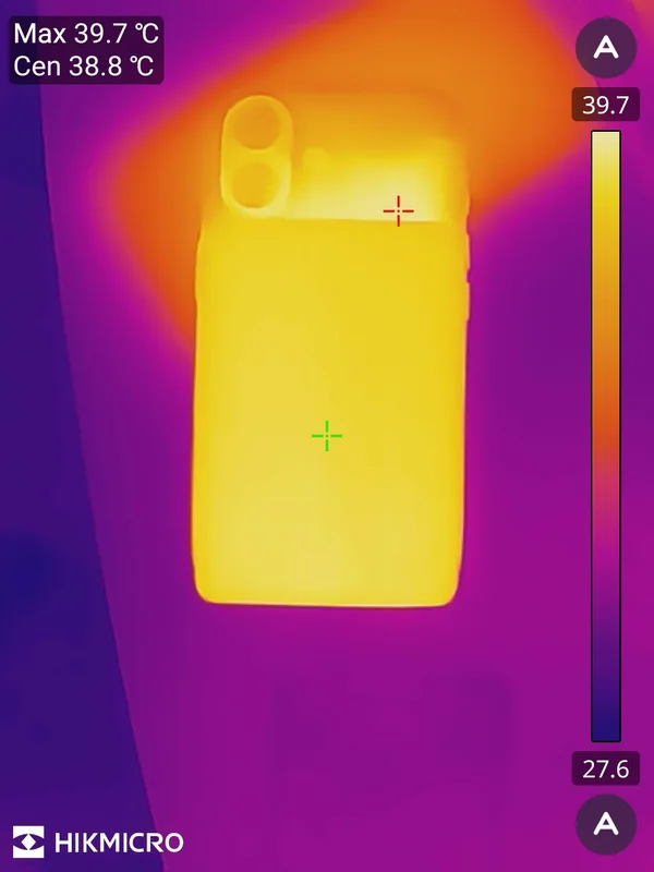 TORRAS MiniMag Pro 10,000mAhでiPhone 16を無線充電した際の開始30
分後の表面温度