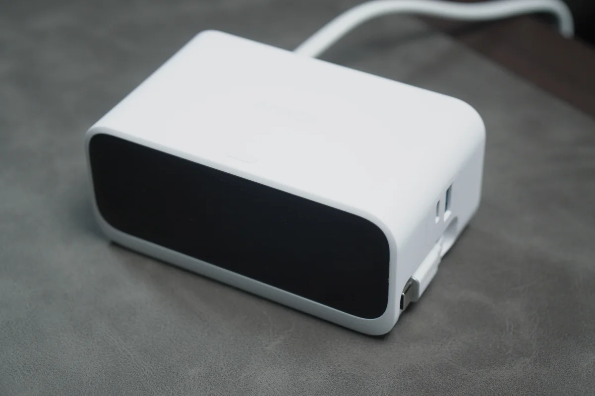 Anker Nano Charging Station本体を斜め前から撮影した写真
