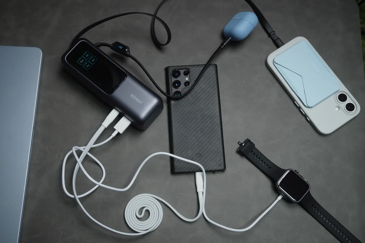 モバイルバッテリーを充電している様子