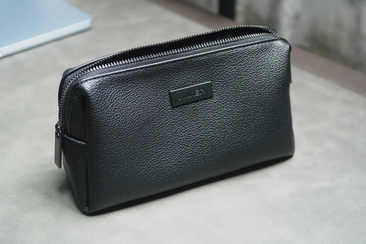 Anker Style Pouchの外観を正面から撮影した写真