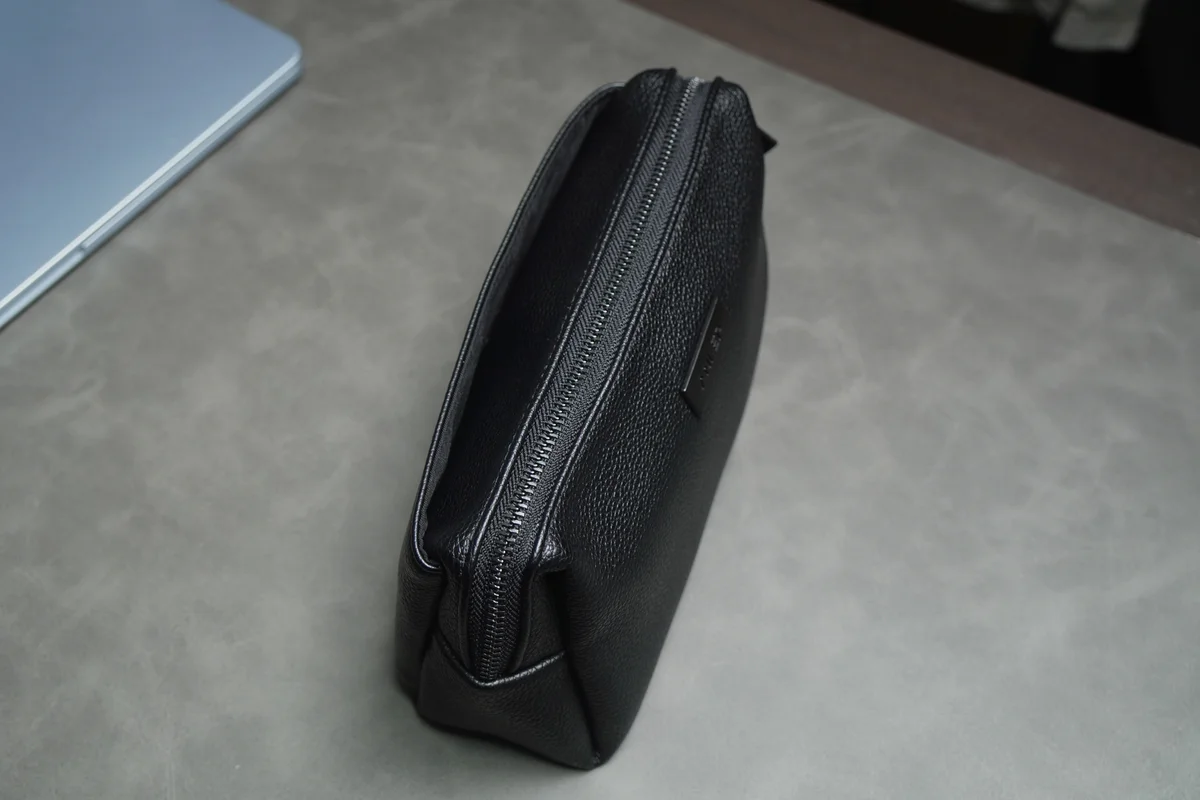 Anker Style Pouchを側面から撮影した写真